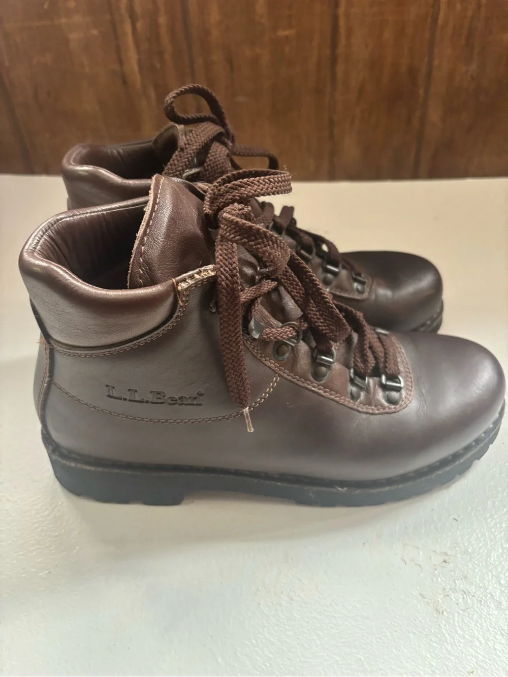 L.L.Bean hiking boots brown leather vibram sole size 8